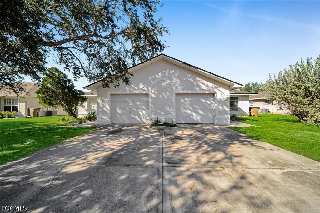 1214 SE 24th Avenue Cape Coral FL 33990