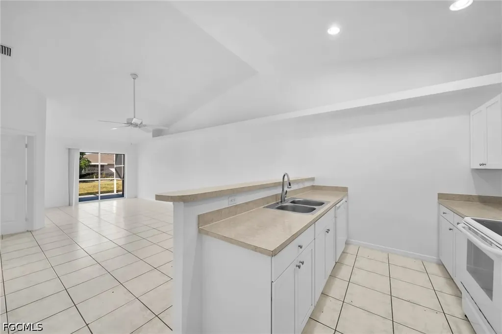 1214 SE 24th Avenue Cape Coral FL 33990