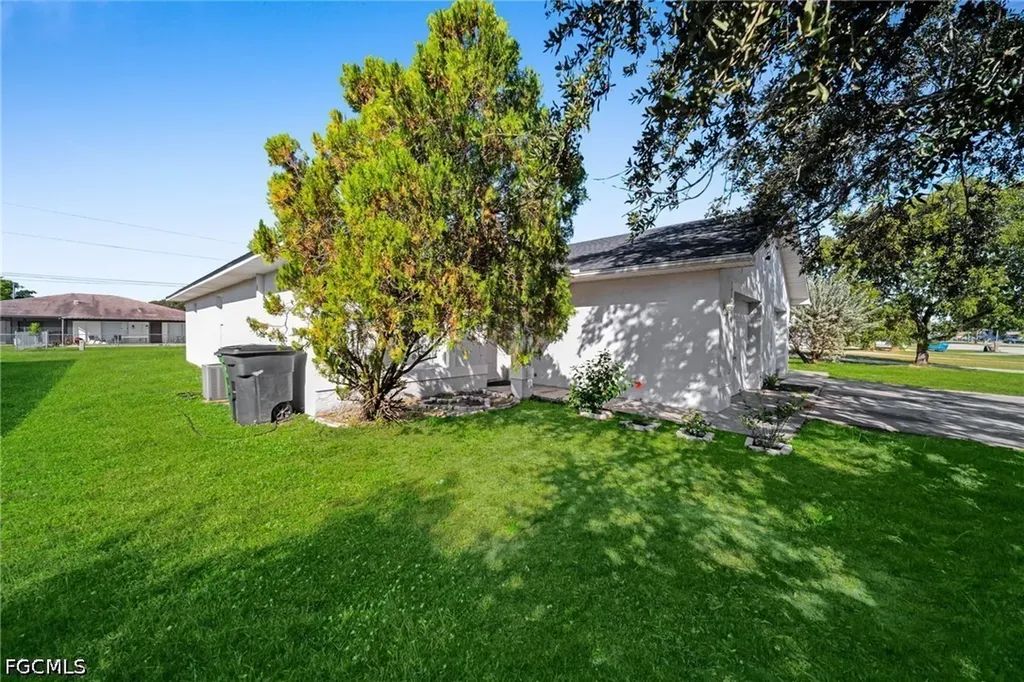 1214 SE 24th Avenue Cape Coral FL 33990