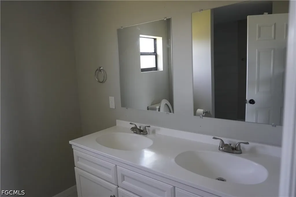 601 NE 11th Terrace Cape Coral FL 33909