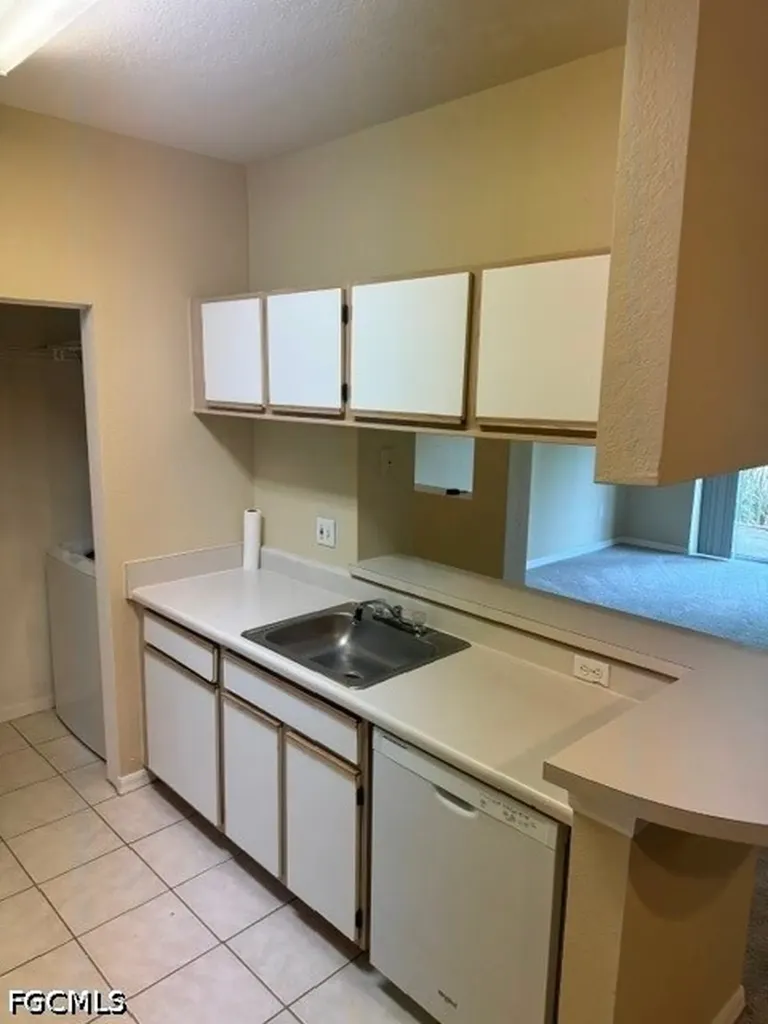 6321 Aragon Way Fort Myers FL 33966