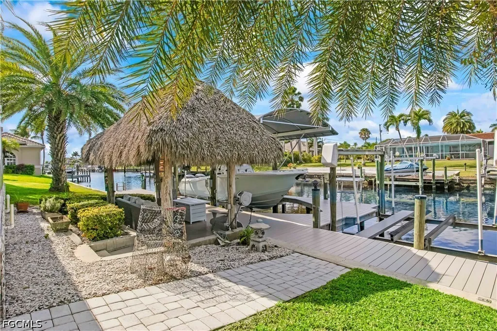 3122 SE 18th Place Cape Coral FL 33904