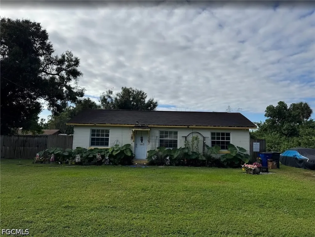 559 San Bernardino Street North Fort Myers FL 33903