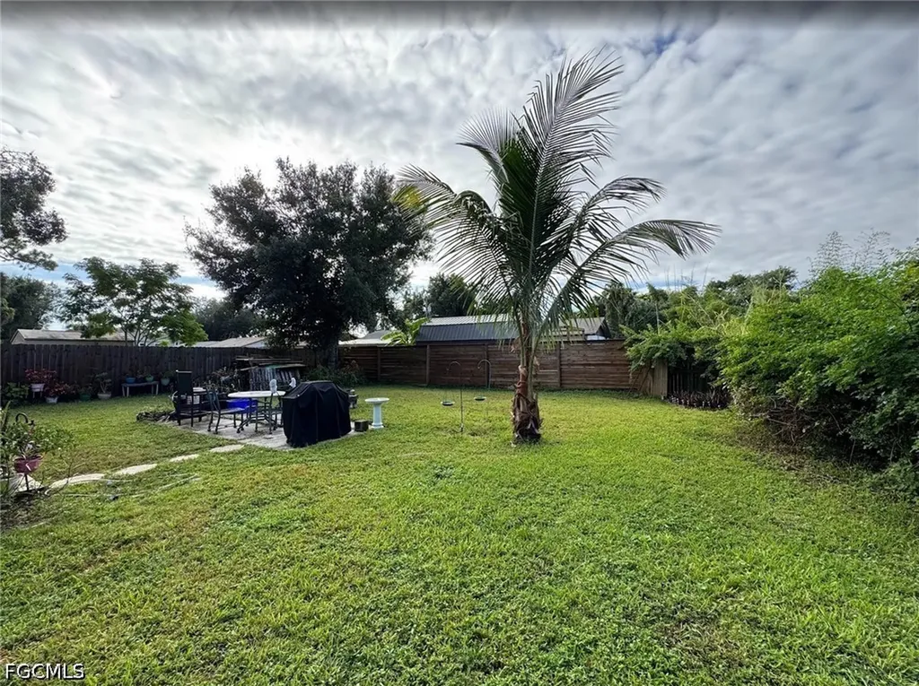 559 San Bernardino Street North Fort Myers FL 33903