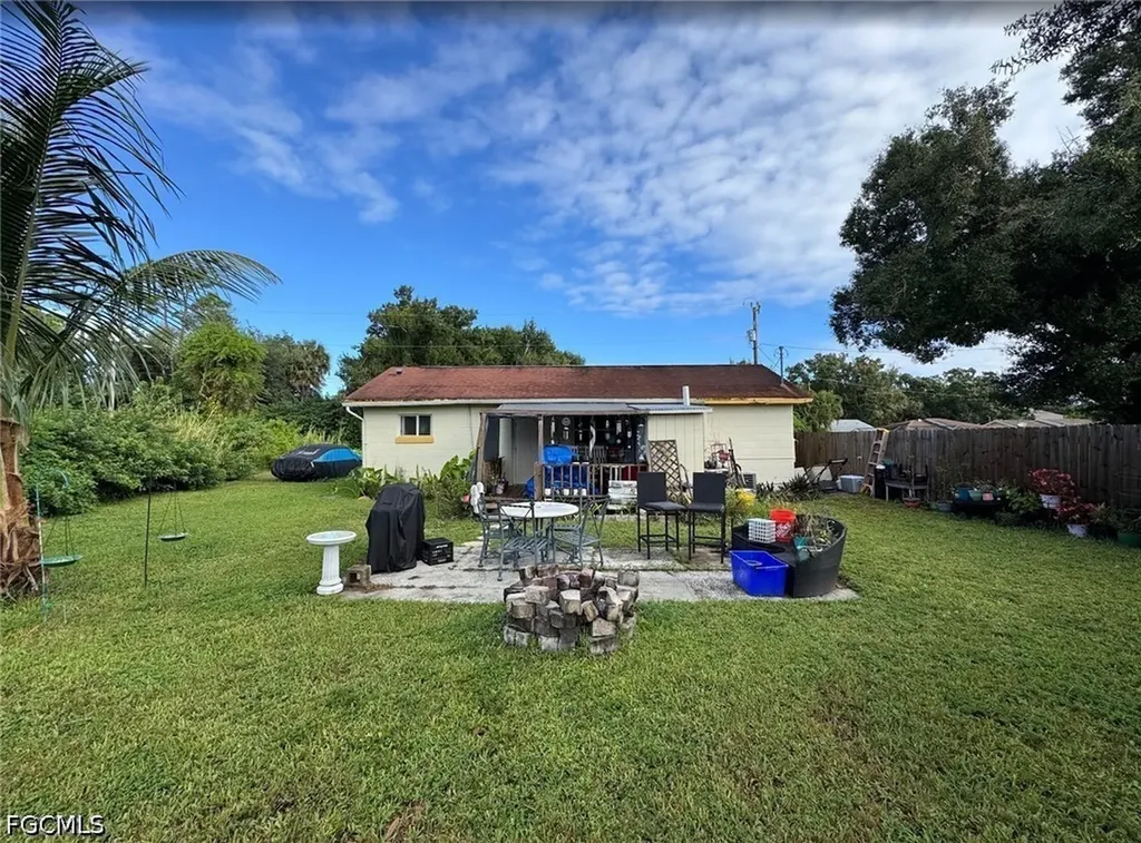 559 San Bernardino Street North Fort Myers FL 33903