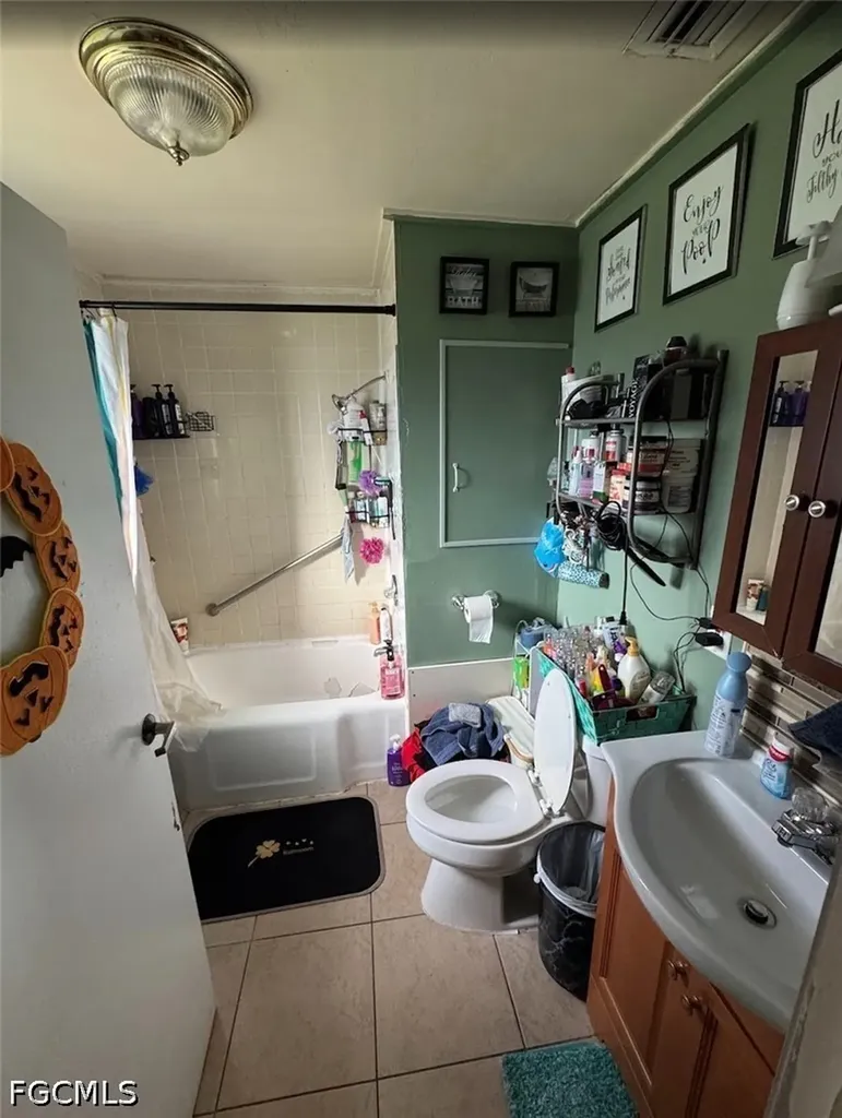 559 San Bernardino Street North Fort Myers FL 33903
