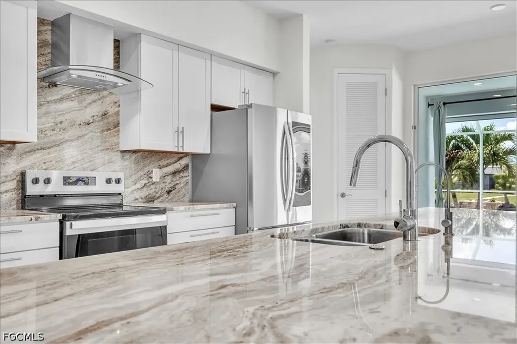 2918 SE 10th Place Cape Coral FL 33904