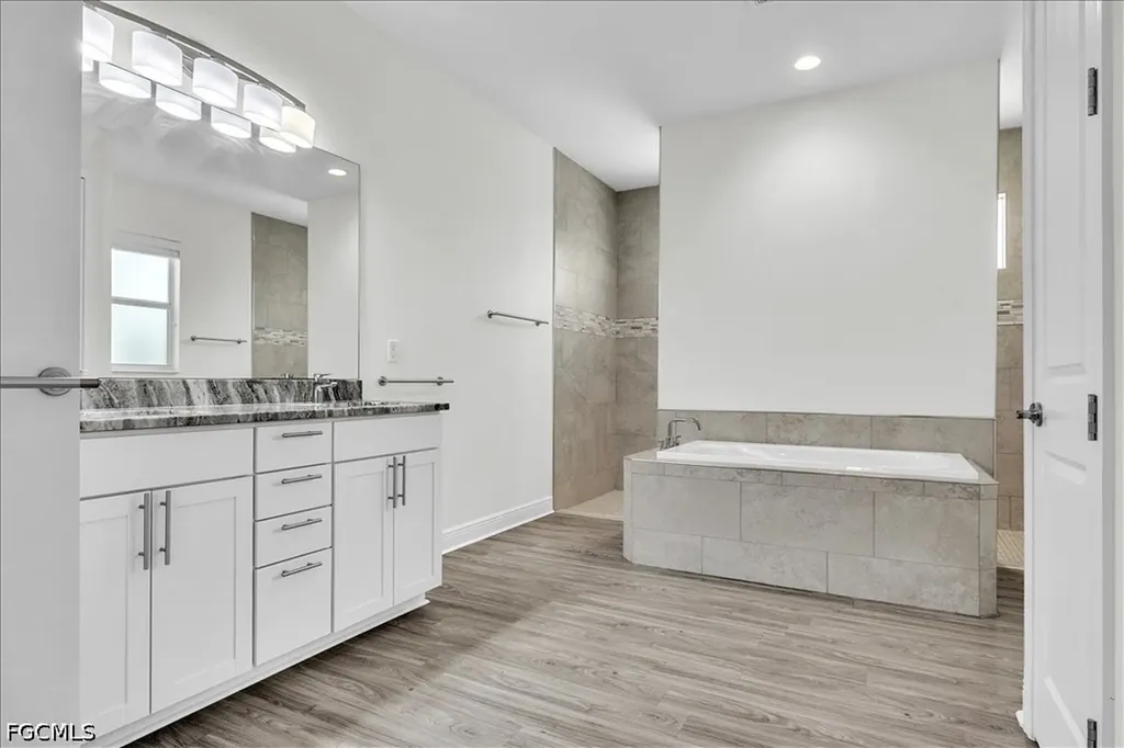 2918 SE 10th Place Cape Coral FL 33904