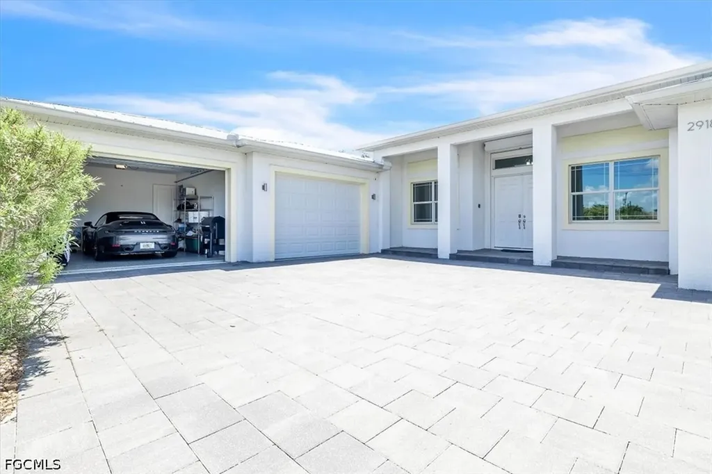 2918 SE 10th Place Cape Coral FL 33904