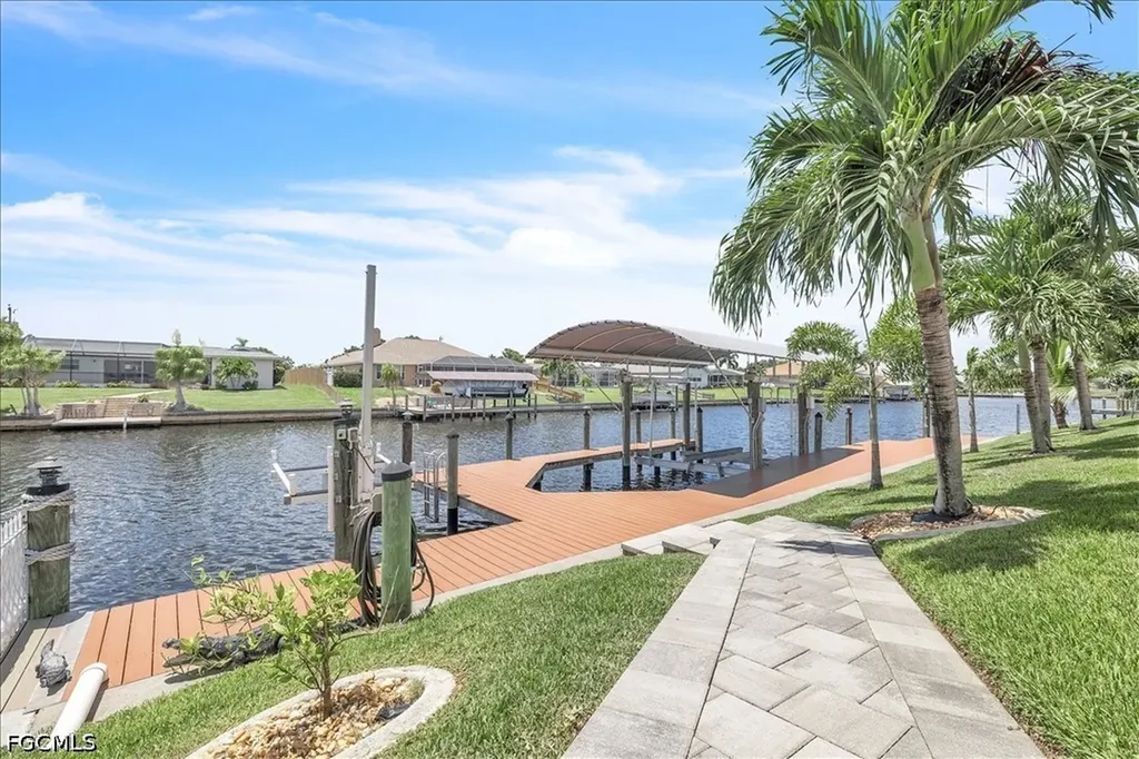2918 SE 10th Place Cape Coral FL 33904