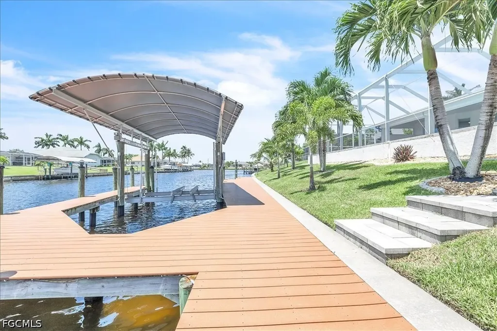 2918 SE 10th Place Cape Coral FL 33904