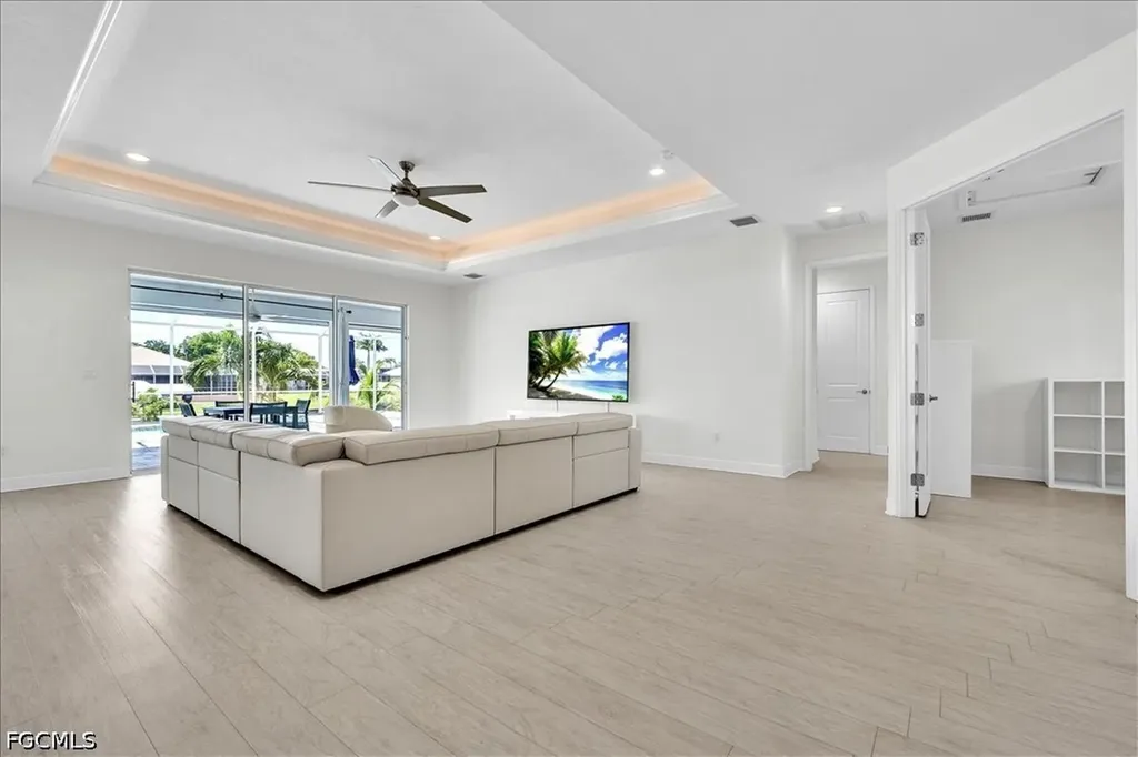 2918 SE 10th Place Cape Coral FL 33904