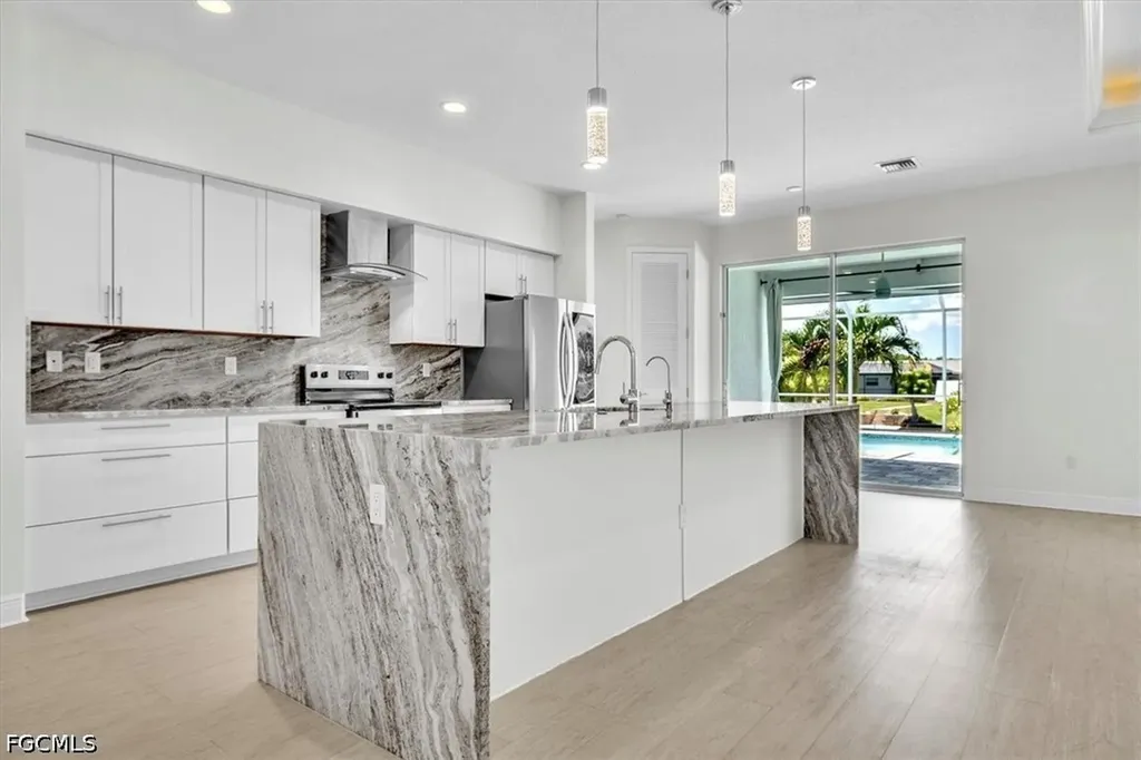 2918 SE 10th Place Cape Coral FL 33904