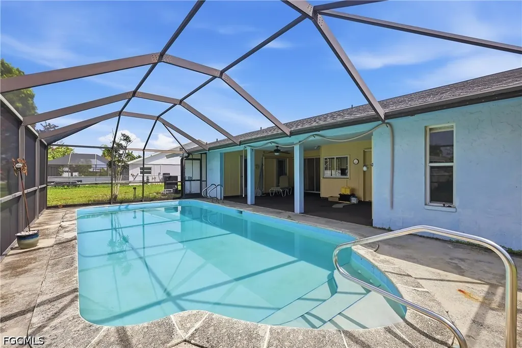 3812 SE 10th Avenue Cape Coral FL 33904