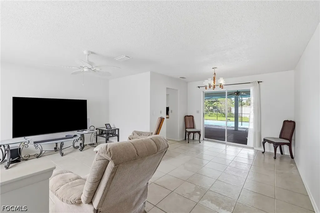 3812 SE 10th Avenue Cape Coral FL 33904