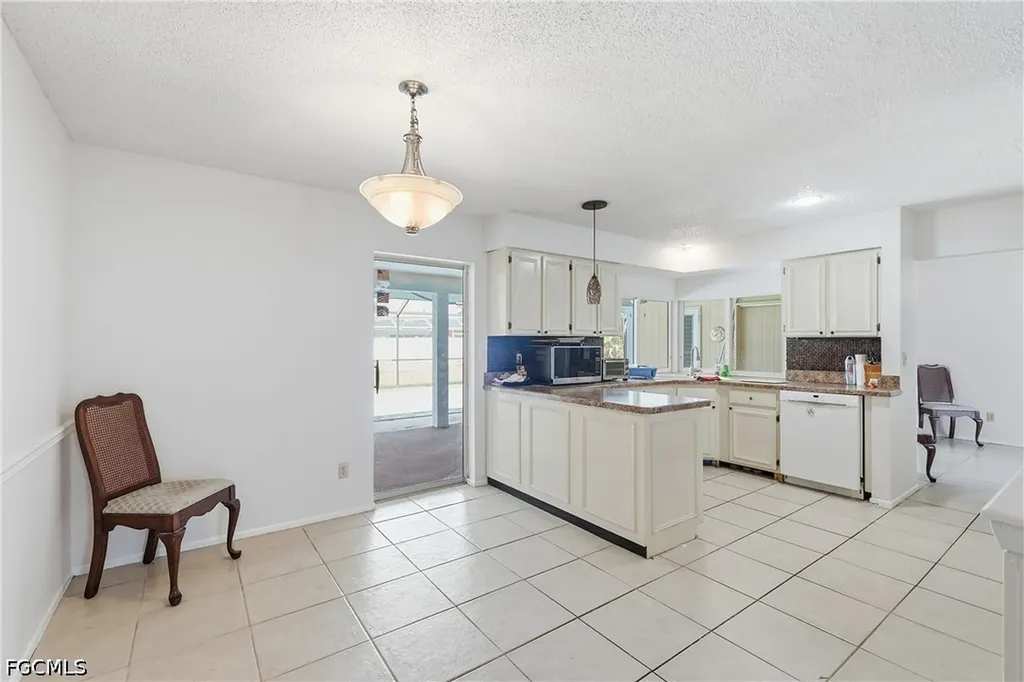 3812 SE 10th Avenue Cape Coral FL 33904