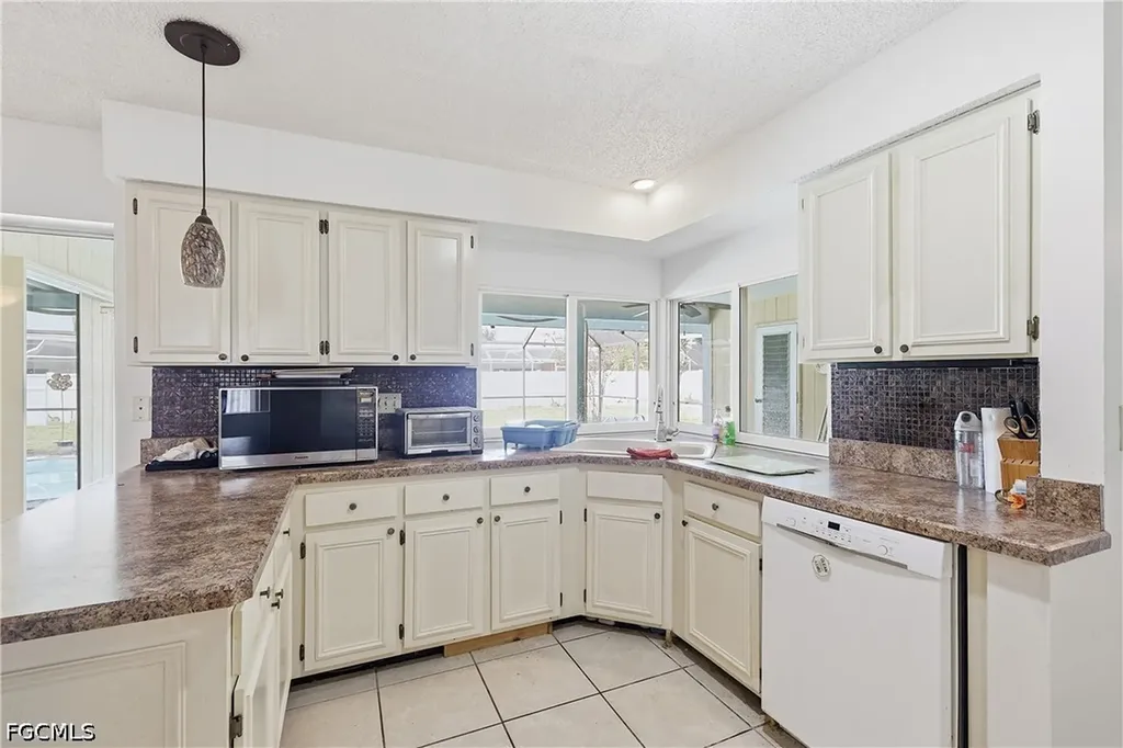 3812 SE 10th Avenue Cape Coral FL 33904
