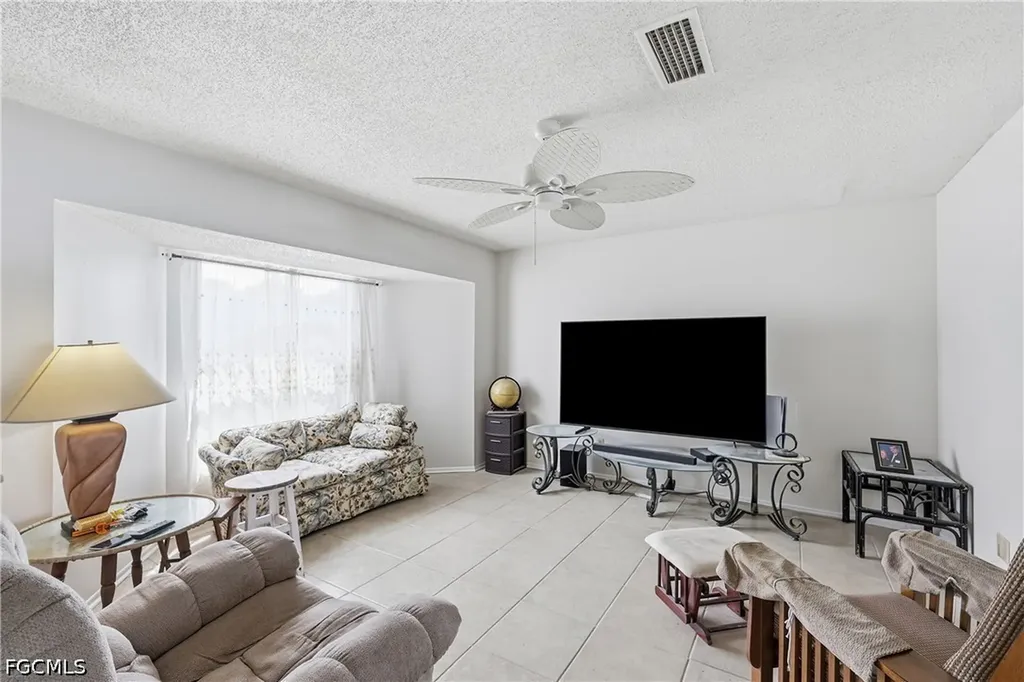 3812 SE 10th Avenue Cape Coral FL 33904