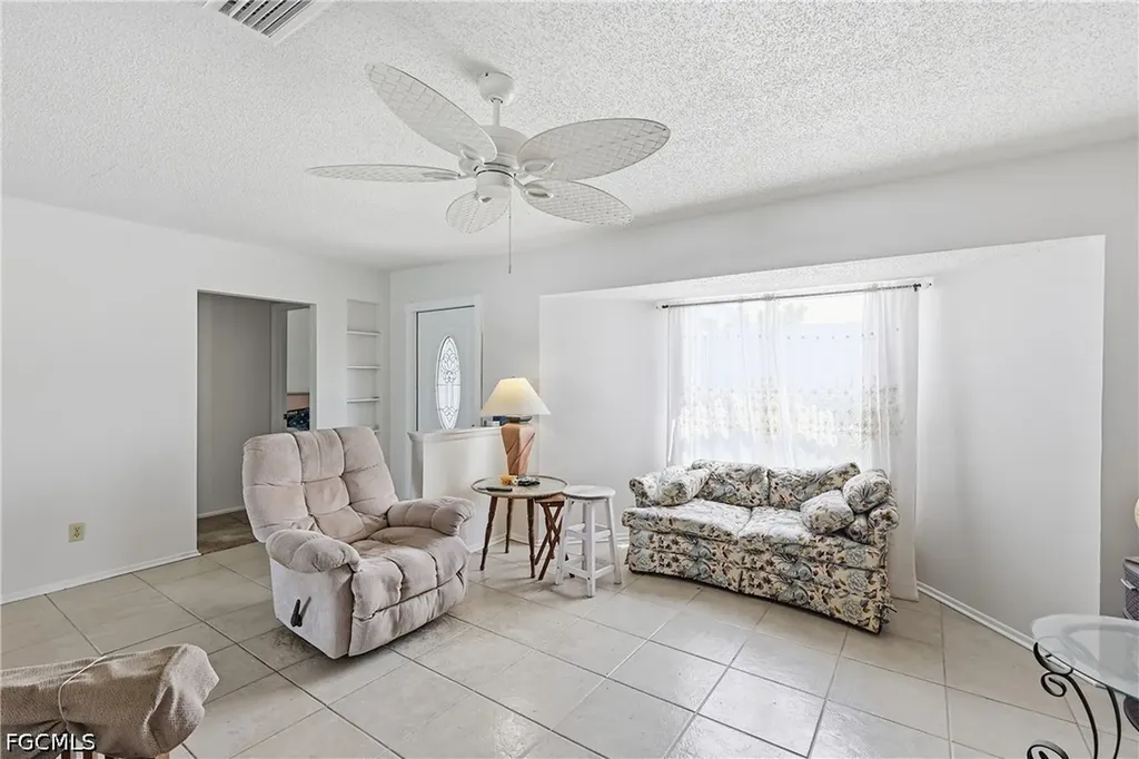 3812 SE 10th Avenue Cape Coral FL 33904