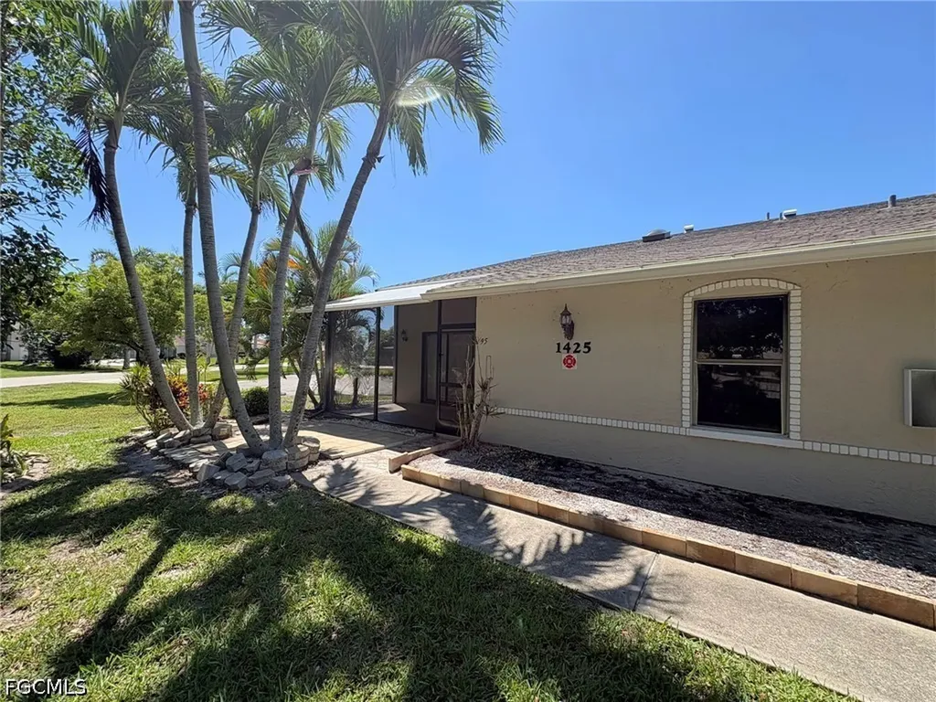 1425 SW 51st Lane Cape Coral FL 33914