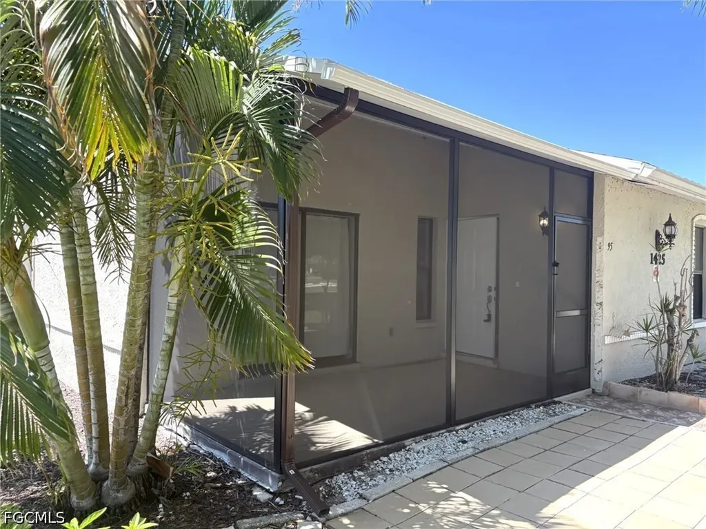 1425 SW 51st Lane Cape Coral FL 33914