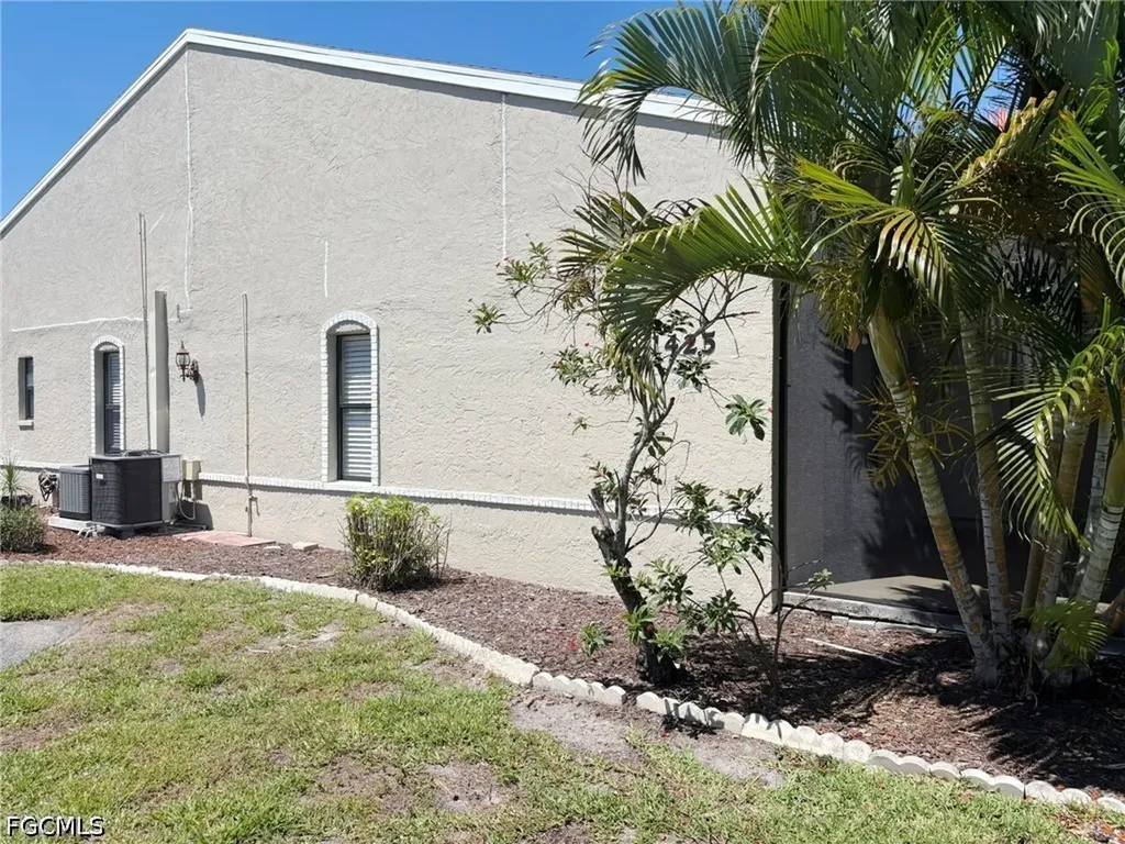 1425 SW 51st Lane Cape Coral FL 33914