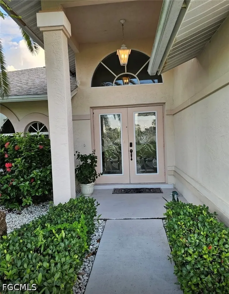 318 SW 28 Street Cape Coral FL 33914