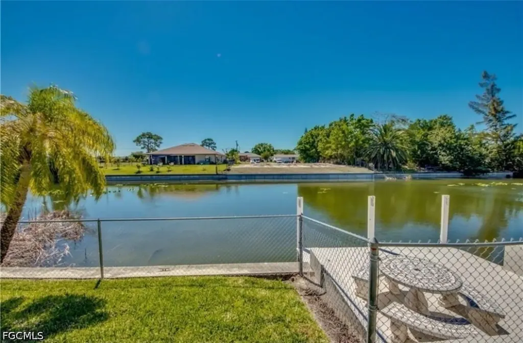 318 SW 28 Street Cape Coral FL 33914