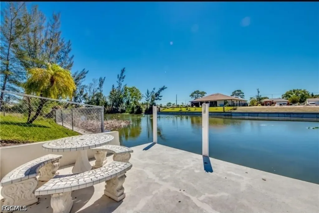 318 SW 28 Street Cape Coral FL 33914