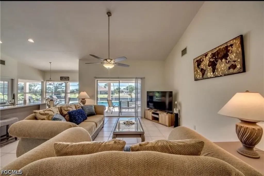 318 SW 28 Street Cape Coral FL 33914