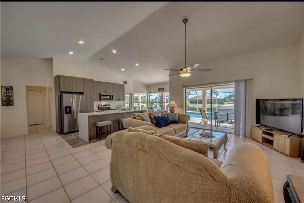 318 SW 28 Street Cape Coral FL 33914