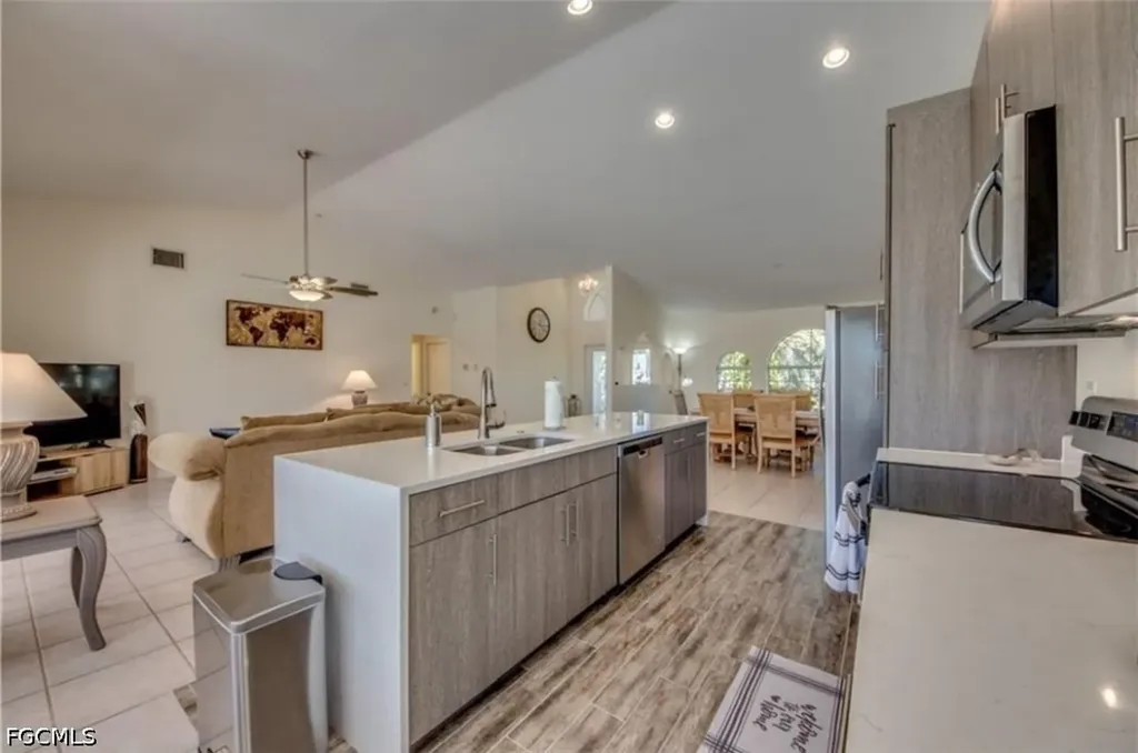 318 SW 28 Street Cape Coral FL 33914
