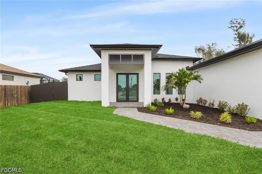 1837 NE 2nd Street Cape Coral FL 33909