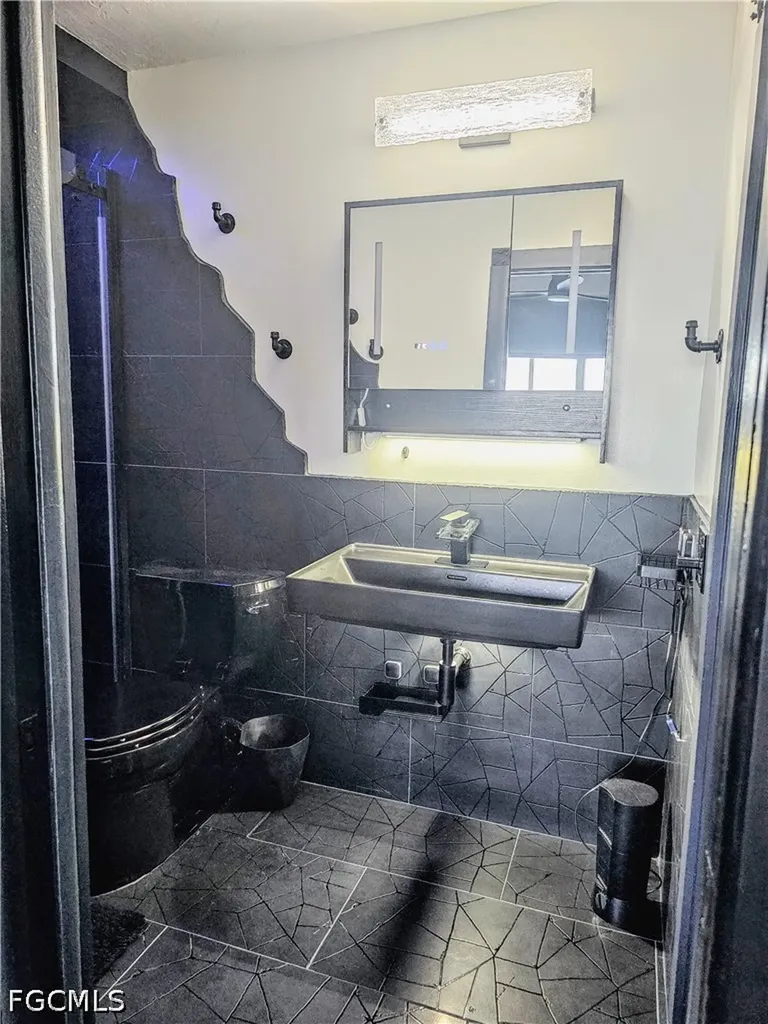 3300 N Key Drive North Fort Myers FL 33903