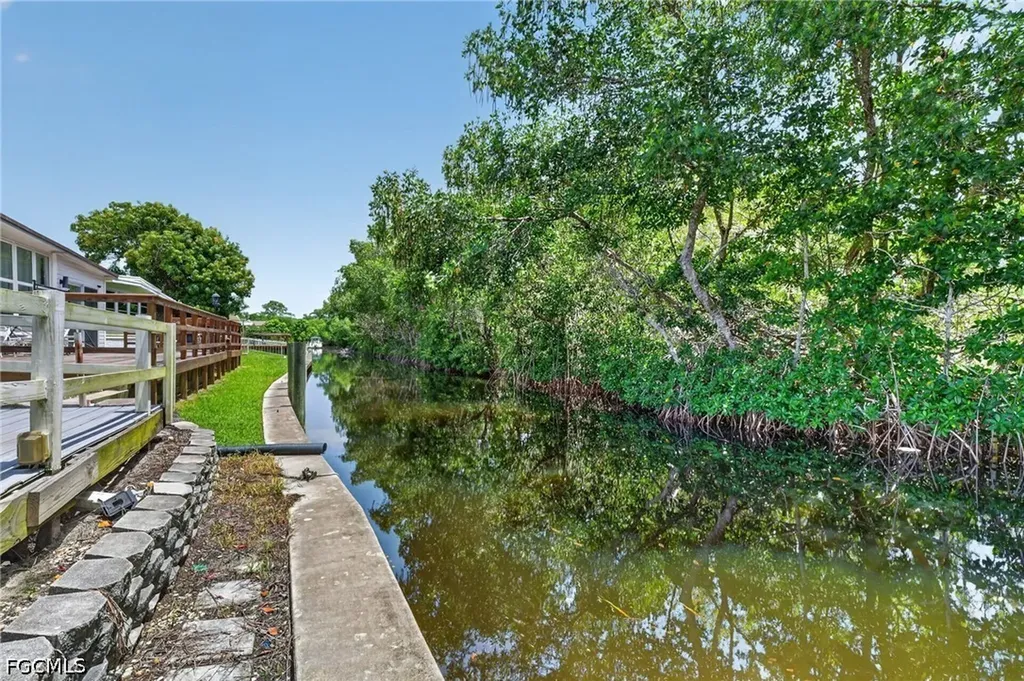 14633 Paul Revere Loop North Fort Myers FL 33917