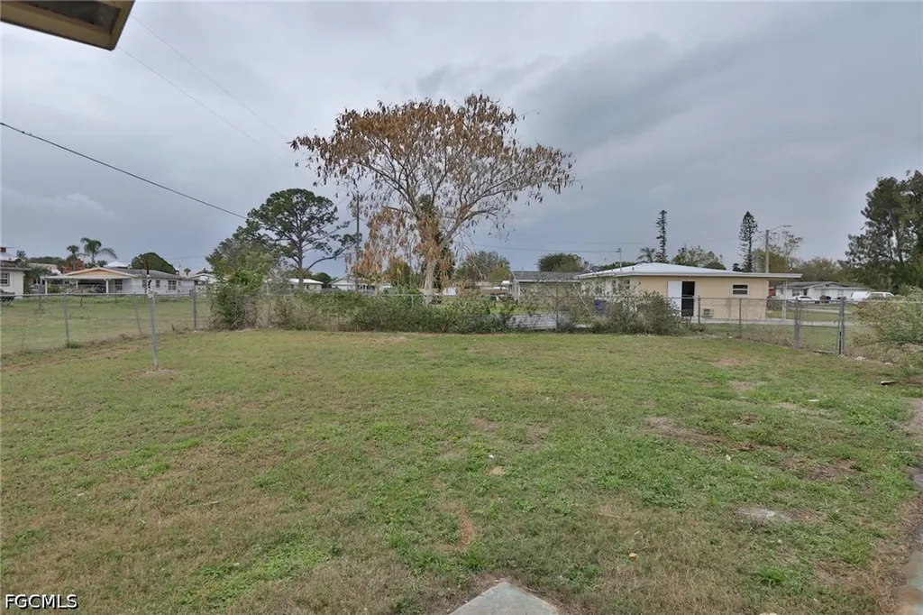 11 California Road Lehigh Acres FL 33936