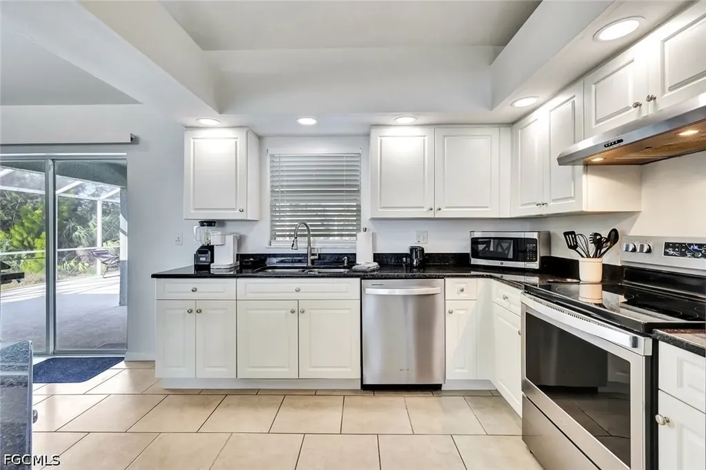 605 SW 13th Street Cape Coral FL 33991