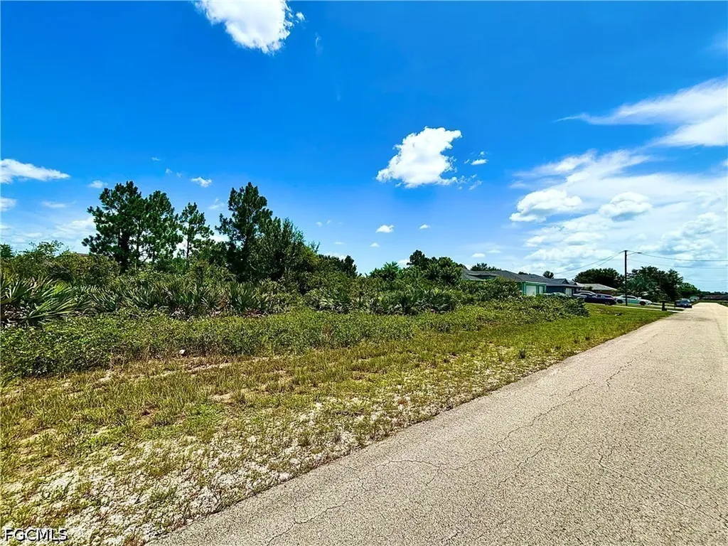 2516 12th Street SW Lehigh Acres FL 33976