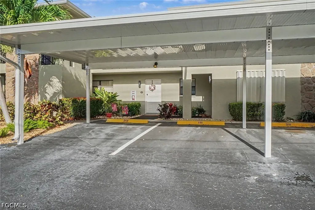 4622 SW Santa Barbara Place Cape Coral FL 33914