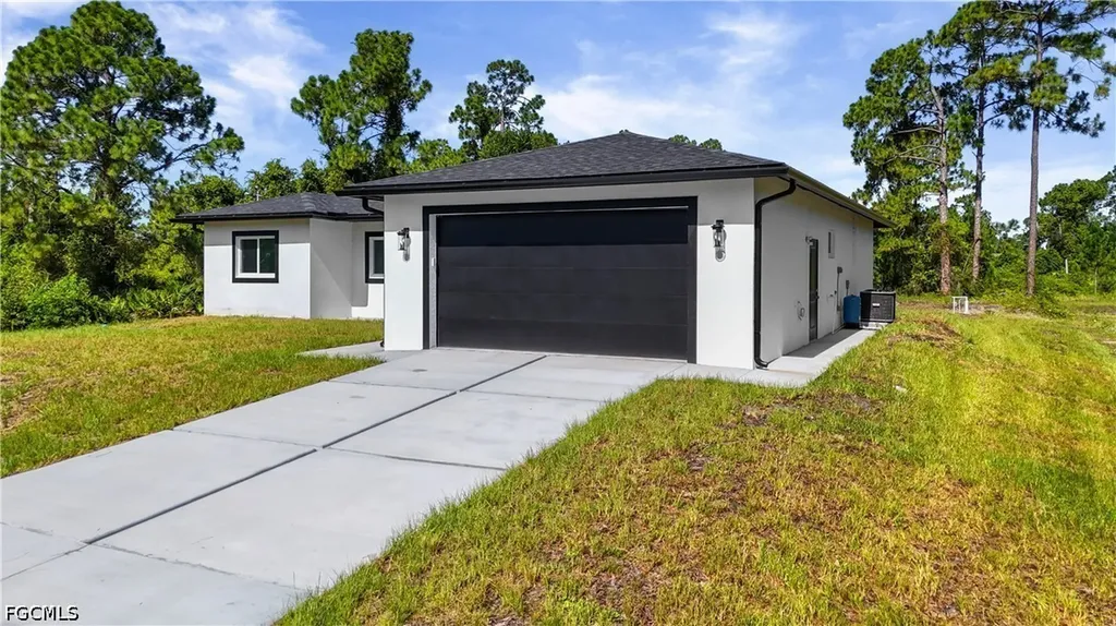 828 Genoa Avenue S Lehigh Acres FL 33974