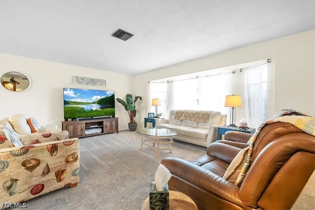 1903 SE 29th Lane Cape Coral FL 33904