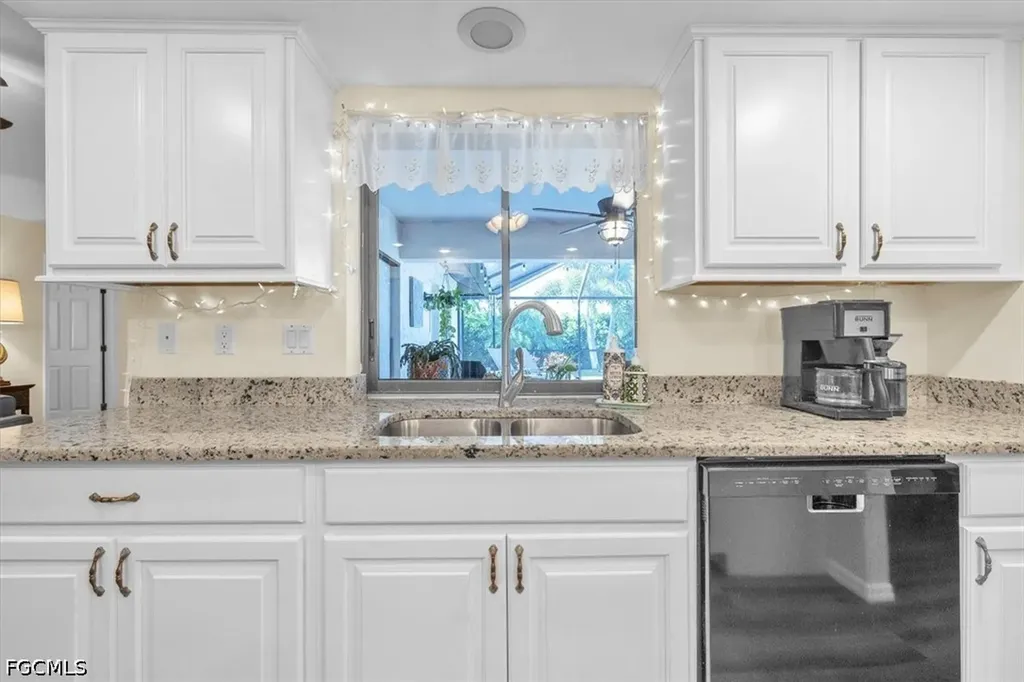 1903 SE 29th Lane Cape Coral FL 33904