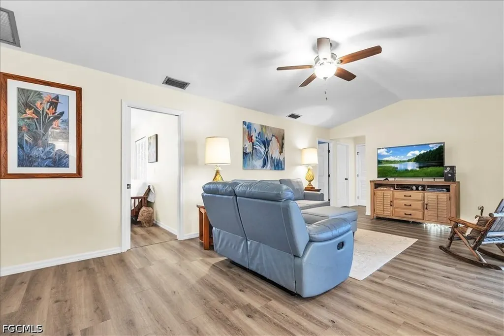 1903 SE 29th Lane Cape Coral FL 33904