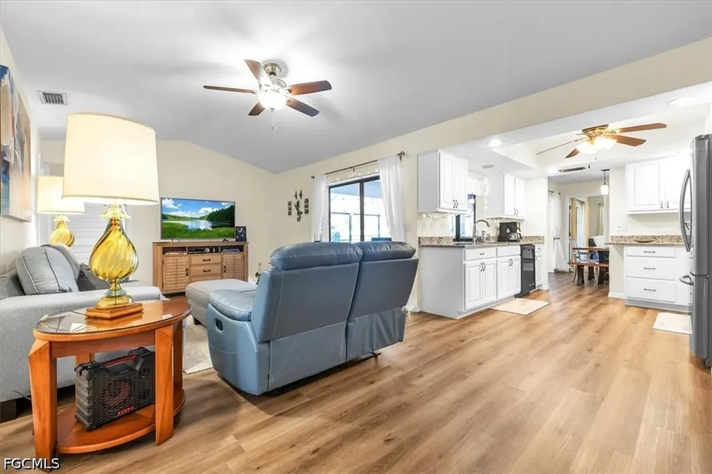 1903 SE 29th Lane Cape Coral FL 33904
