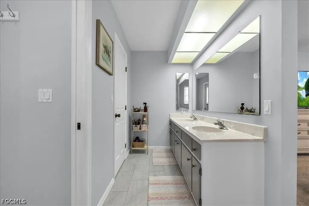 1903 SE 29th Lane Cape Coral FL 33904
