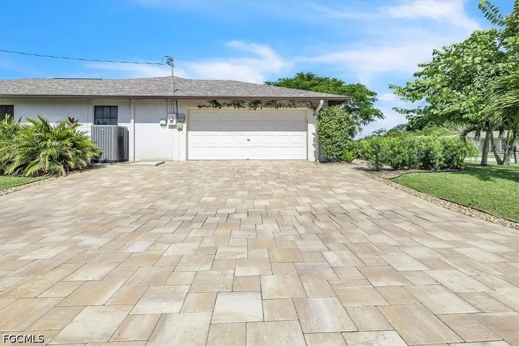 1903 SE 29th Lane Cape Coral FL 33904