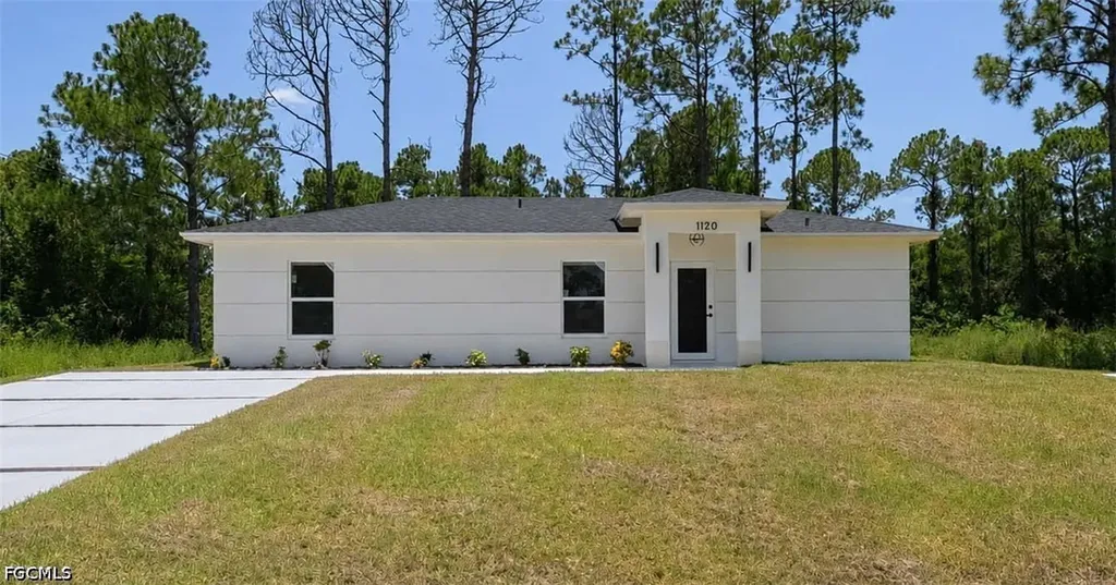 1120 Ravenswood Street E Lehigh Acres FL 33974
