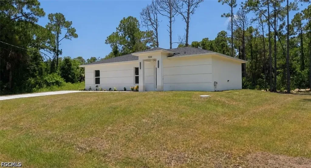 1120 Ravenswood Street E Lehigh Acres FL 33974