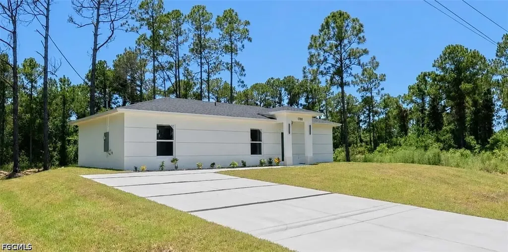1120 Ravenswood Street E Lehigh Acres FL 33974
