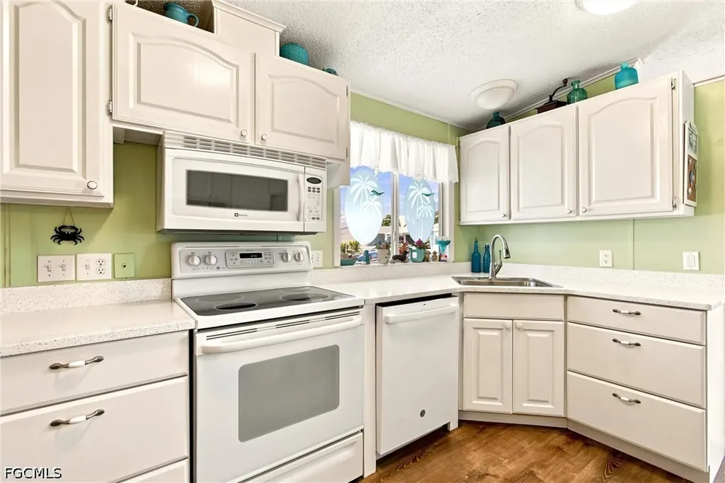 18 Grosbeak Lane Naples FL 34114